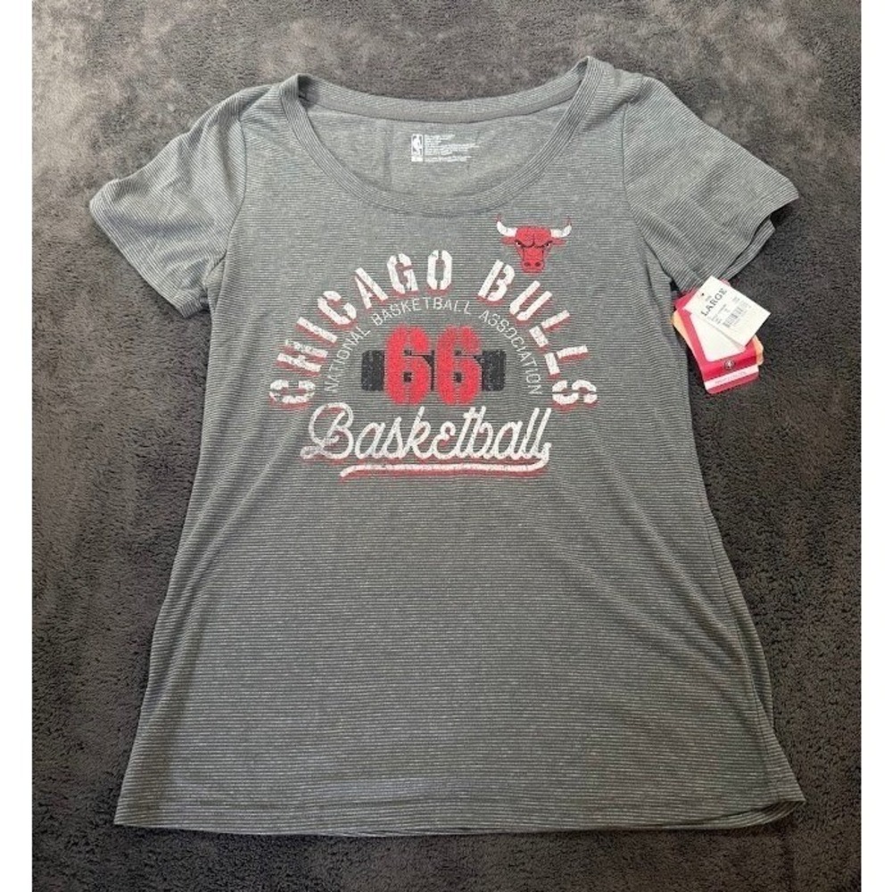 NBA Chicago Bulls 66‎ Womens T-Shirt Large Grey Striped Graphic New NWT